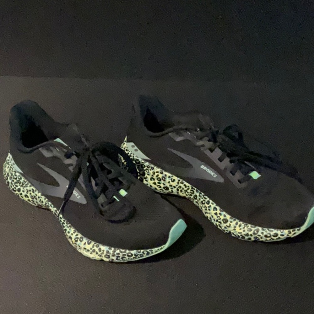 Brooks Launch 8 Black and Lime green  Leopard Print Sneakers
Women size 9 - Picture 8 of 10